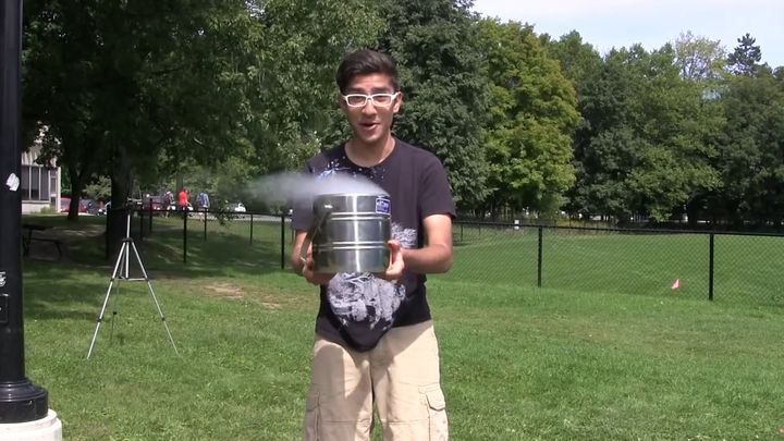 Оригинальный подход к акции ALS Ice Bucket Challenge Оригинальный подход к акции ALS Ice Bucket Challenge