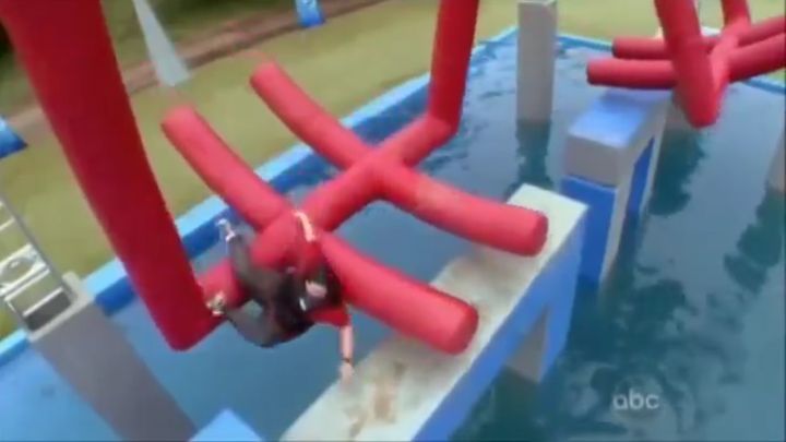Самые смешные моменты шоу WipeOut Самые смешные моменты шоу WipeOut