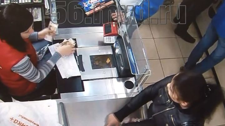 Цыганка обманула кассира супермаркета Цыганка обманула кассира супермаркета