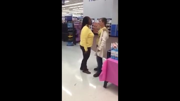 Женская драка в магазине Walmart в Техасе Женская драка в магазине Walmart в Техасе