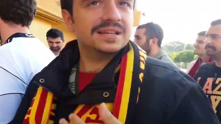 Турецкий болельщик решил пронести немного пива на стадион Турецкий болельщик решил пронести немного пива на стадион