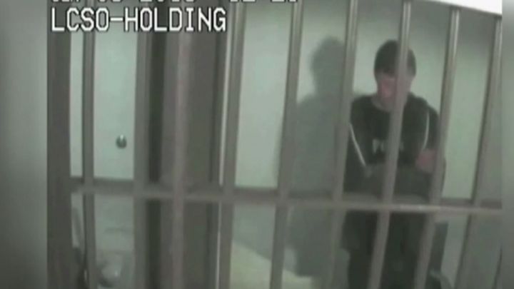 Заключенный в США избил себя и подал жалобу на детективов Заключенный в США избил себя и подал жалобу на детективов