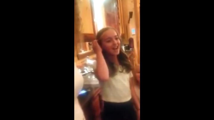 11-летняя девочка потрясающе исполнила популярную песню Adele 11-летняя девочка потрясающе исполнила популярную песню Adele