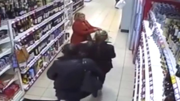 Заречные дамы настолько суровы, что крадут алкоголь промежностями! Заречные дамы настолько суровы, что крадут алкоголь промежностями!