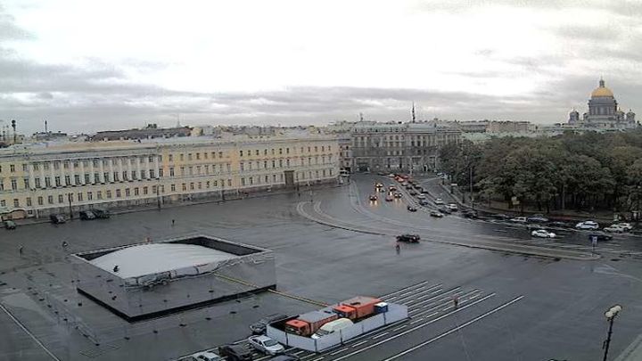 Зеркальный павильон в Санкт-Петербурге обрушился на людей Зеркальный павильон в Санкт-Петербурге обрушился на людей