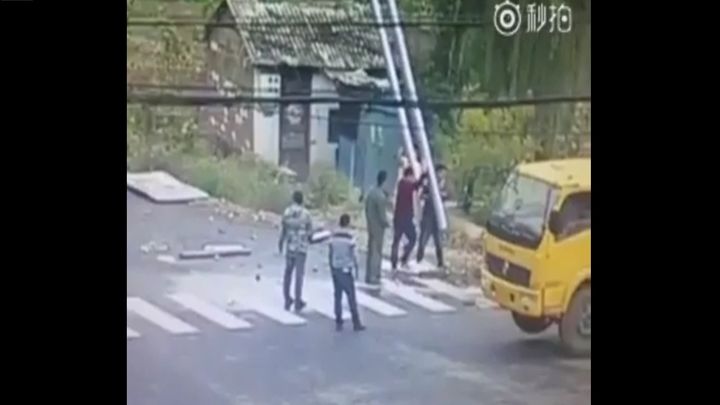 Первыми жизнь покидает тех, кого уже покинул мозг. Китайцы попытались установить дорожный указатель Первыми жизнь покидает тех, кого уже покинул мозг. Китайцы попытались установить дорожный указатель