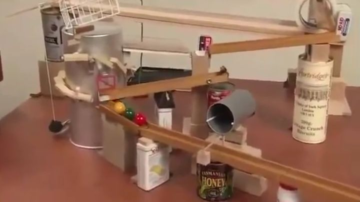 Большое приключение разноцветных шаров Большое приключение разноцветных шаров