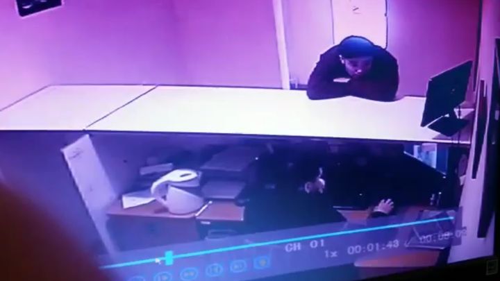 Мужчина воткнул знакомому нож в голову Мужчина воткнул знакомому нож в голову