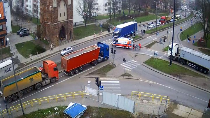 Вот поэтому не стоит перебегать перед фурой Вот поэтому не стоит перебегать перед фурой