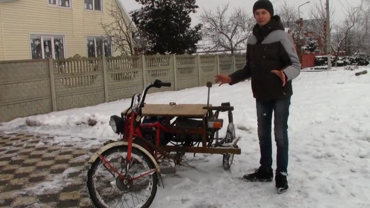 Толковый 14-летний парень построил и испытал 200-кубовый трицикл Толковый 14-летний парень построил и испытал 200-кубовый трицикл