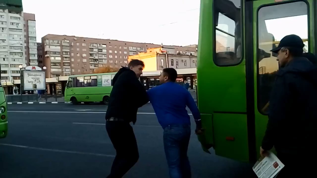 Водитель маршрутки против бизнесмена на лексусе Водитель маршрутки против бизнесмена на лексусе