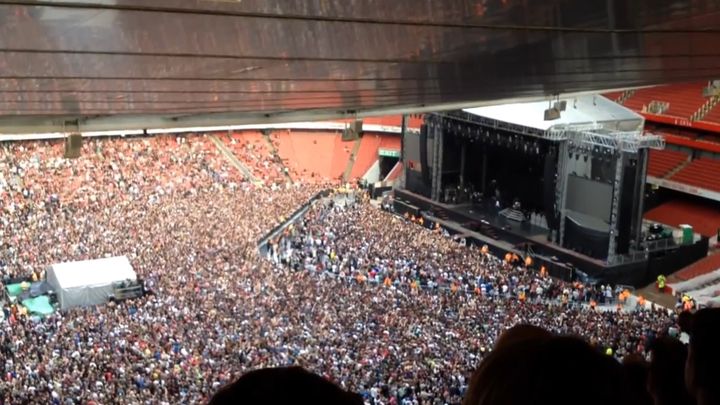 В ожидании концерта Green Day, организаторы включили для 60000 зрителей Bohemian Rhapsody. Дух захватывает! В ожидании концерта Green Day, организаторы включили для 60000 зрителей Bohemian Rhapsody. Дух захватывает!