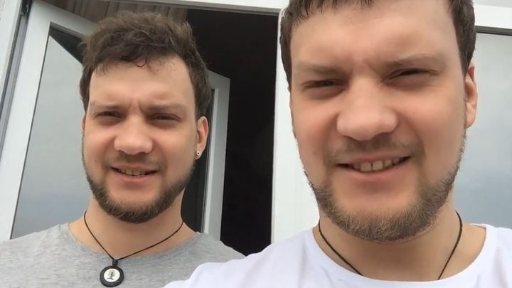 Близнецы попробовали приложение автозамены лиц Близнецы попробовали приложение автозамены лиц