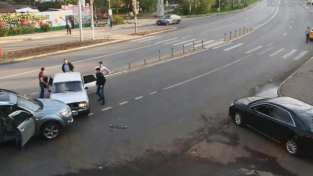 Гонщик на ВАЗе устроил аварию Гонщик на ВАЗе устроил аварию