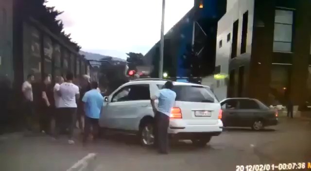 Перестрелка в Туапсе возле кафе Перестрелка в Туапсе возле кафе
