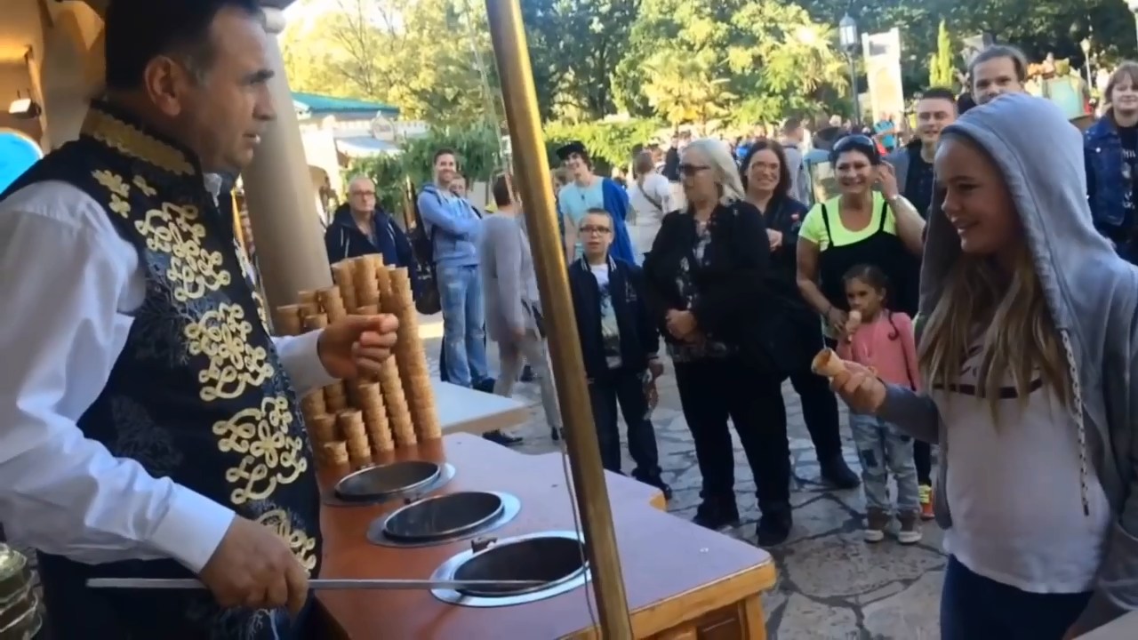 Ловкий уличный мороженщик Ловкий уличный мороженщик