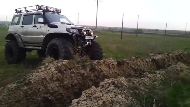 УАЗ на огромных колесах УАЗ на огромных колесах