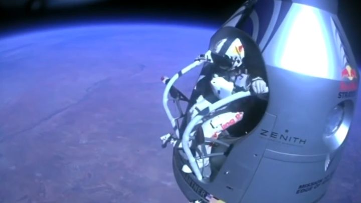 Правильная озвучка знаменитого прыжка из стратосферы Правильная озвучка знаменитого прыжка из стратосферы