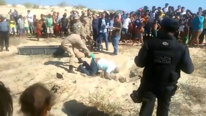 Пьяный судмедэксперт никак не мог подняться с трупа Пьяный судмедэксперт никак не мог подняться с трупа