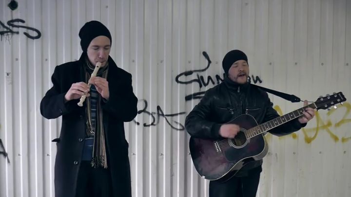 Душевное исполнение "Я свободен" в переходе Волгограда Душевное исполнение "Я свободен" в переходе Волгограда