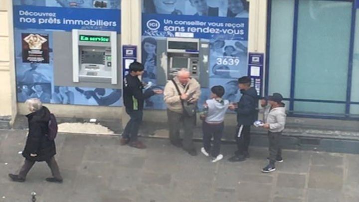 Французский пенсионер прогнал подростков, пытавшихся ограбить его у банкомата Французский пенсионер прогнал подростков, пытавшихся ограбить его у банкомата