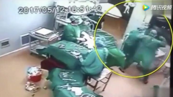 Восток дело тонкое: драка хирурга и медсестры в операционной китайской больницы Восток дело тонкое: драка хирурга и медсестры в операционной китайской больницы