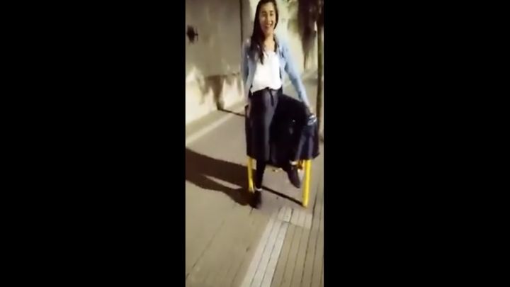 Идея залезть на мусорную урну оказалась не самой удачной Идея залезть на мусорную урну оказалась не самой удачной