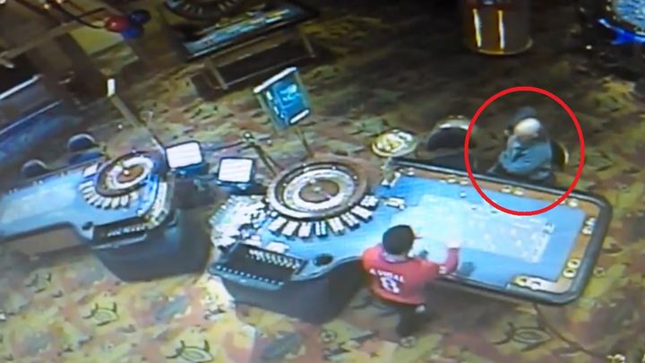 В чилийском казино мужчина застрелил сотрудников после проигрыша В чилийском казино мужчина застрелил сотрудников после проигрыша