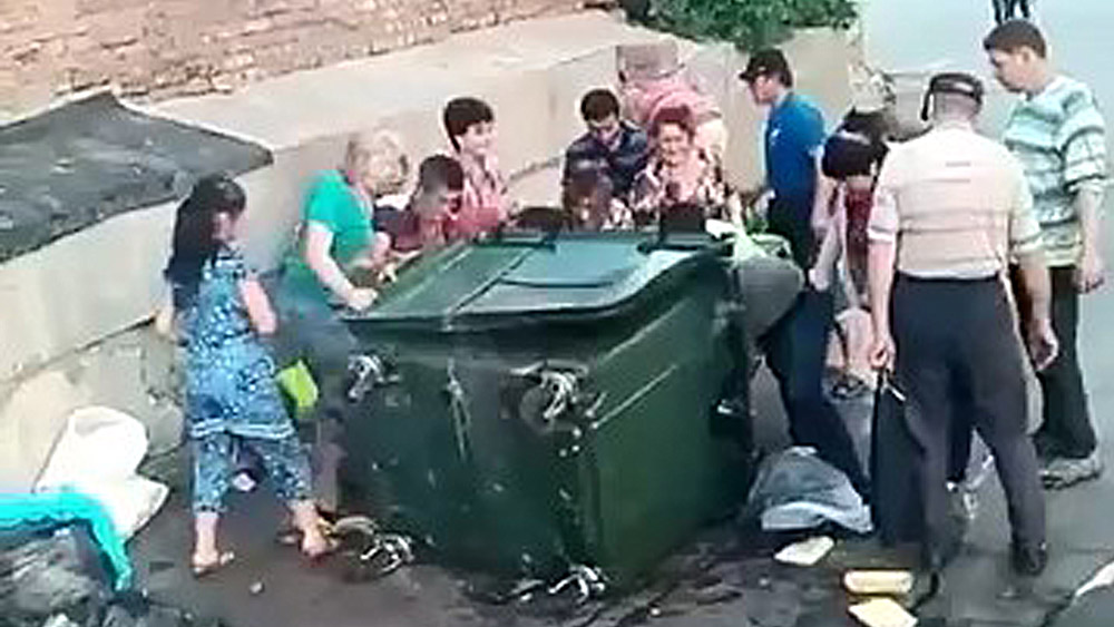 В Самаре устроили драку из-за просроченных продуктов В Самаре устроили драку из-за просроченных продуктов