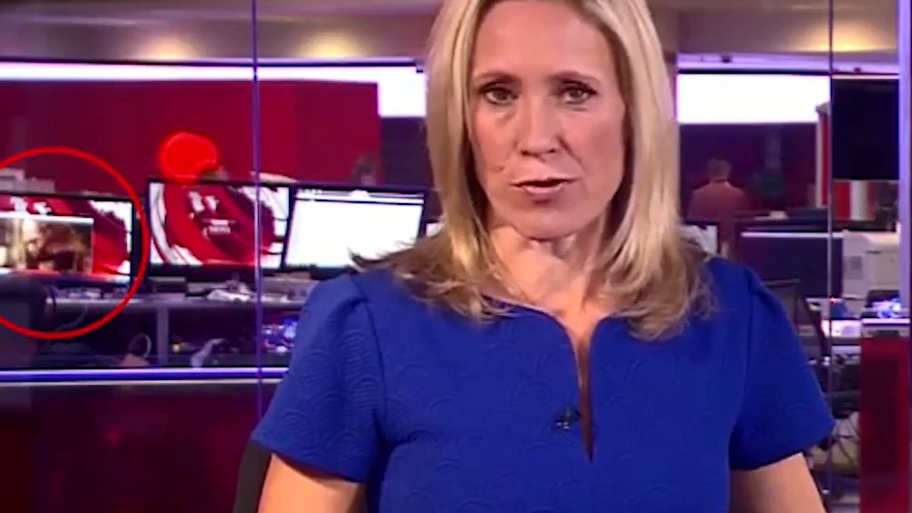 В новостях на BBC засветилась обнаженная женщина В новостях на BBC засветилась обнаженная женщина
