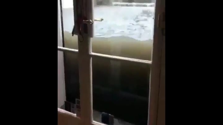 Уровень воды в Майами во время урагана Ирма Уровень воды в Майами во время урагана Ирма