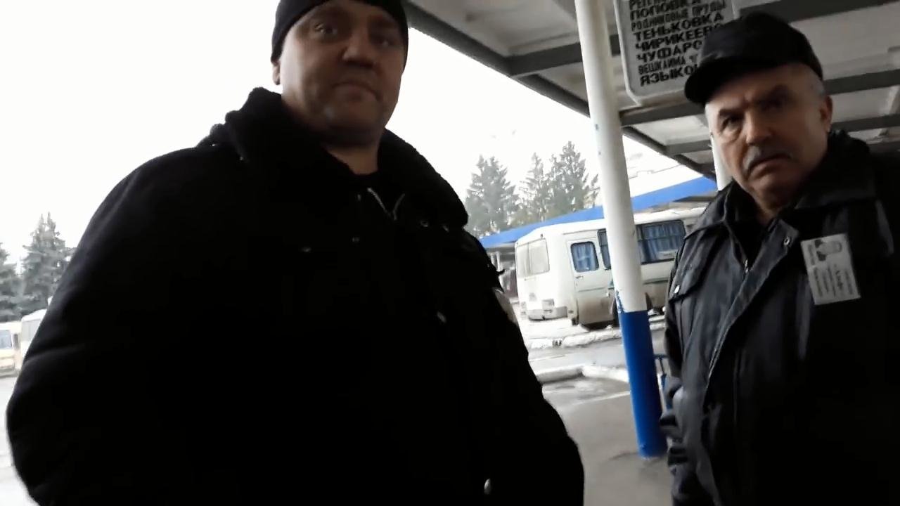 Двух незрячих отказались пускать в автобус Двух незрячих отказались пускать в автобус