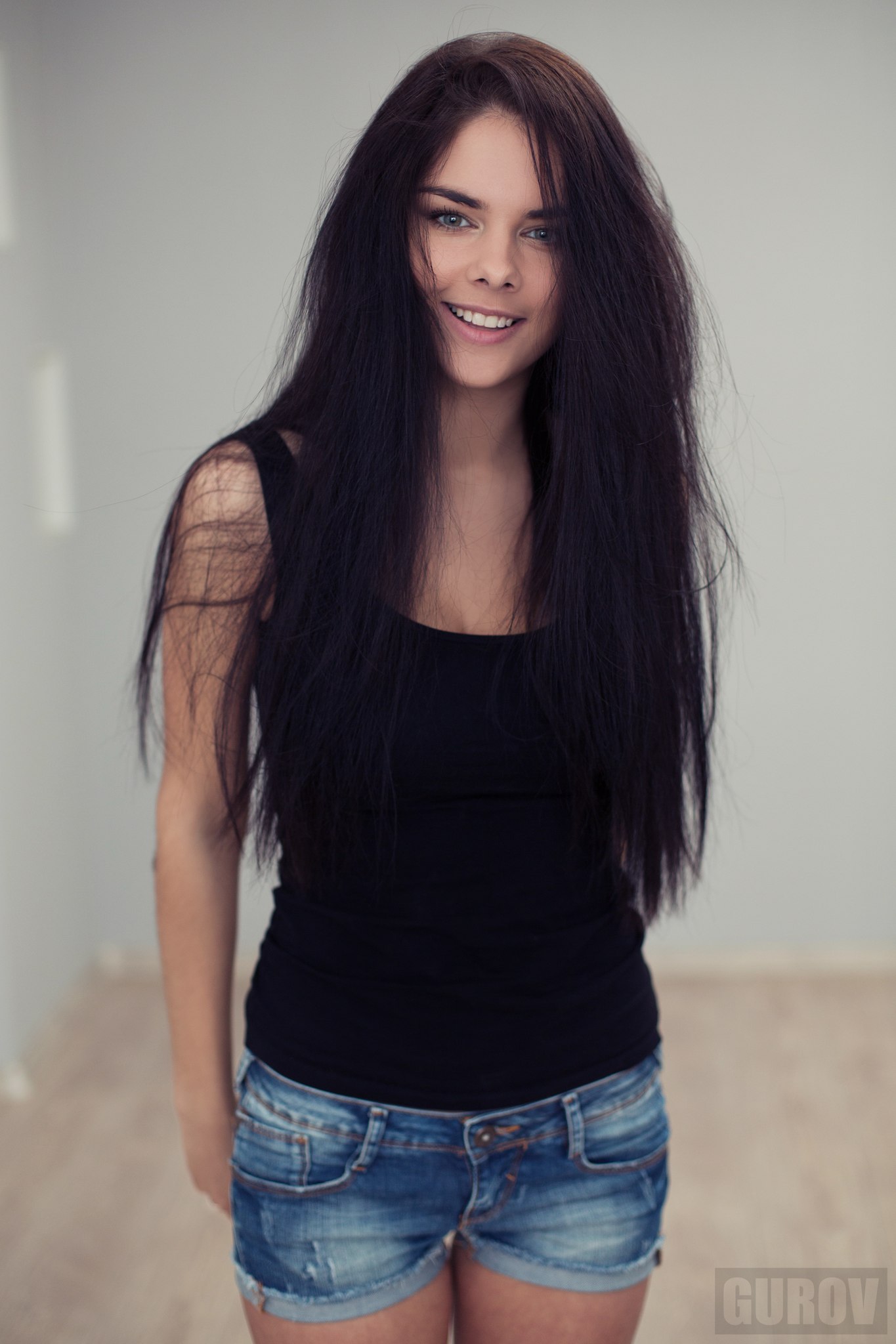 Девушка Реальная Фото С Темными Волосами