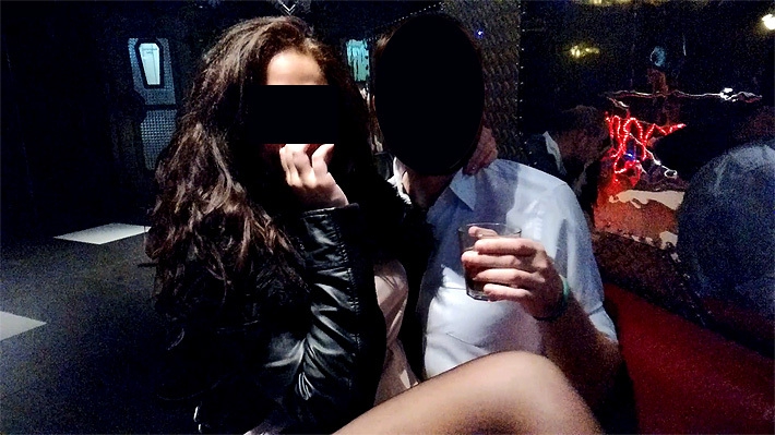 Хардкорные секс игры молодежи в ночном клубе