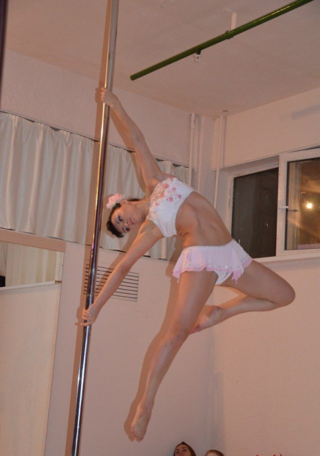 Русские малолетки учатся танцевать стриптиз