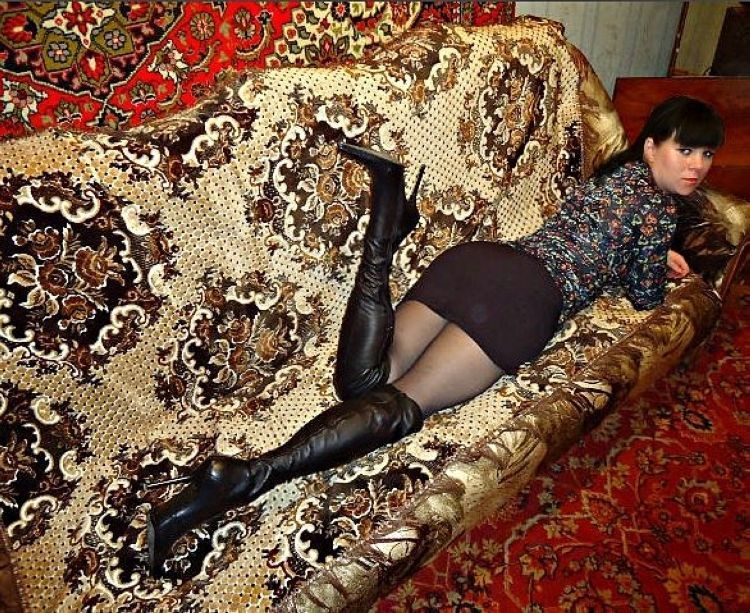 Пьяная любовница фотографируется в частном доме фото