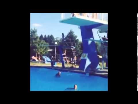 девушки при прыжке в бассейн с вышки (немножко жесть) девушки при прыжке в бассейн с вышки (немножко жесть)