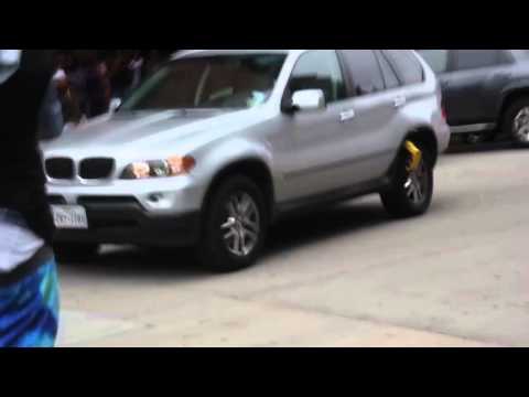 BMW X5 как сорвать штрафной блокиратор колеса. BMW X5 как сорвать штрафной блокиратор колеса.