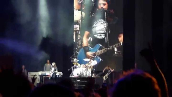 Чилийские поклонники помогли группе Foo Fighters создать еще один хит Чилийские поклонники помогли группе Foo Fighters создать еще один хит
