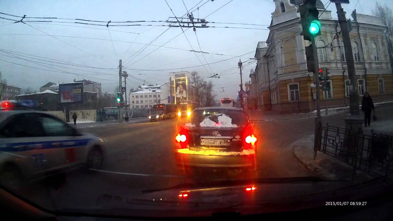 ДПС вяжут нарушителя ПДД ДПС вяжут нарушителя ПДД