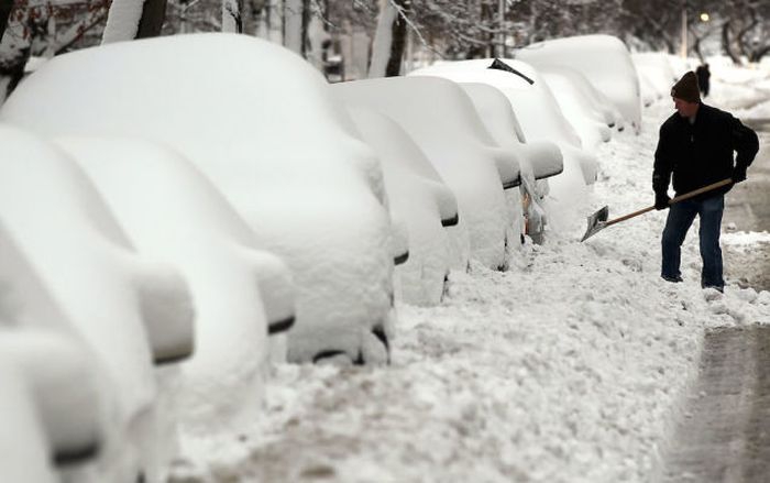 машины в снегу 
