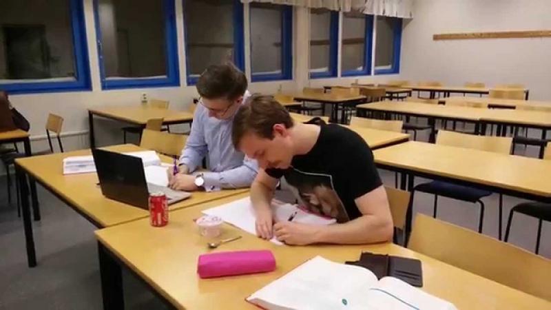 На секунду задремал на лекции, и ... На секунду задремал на лекции, и ...