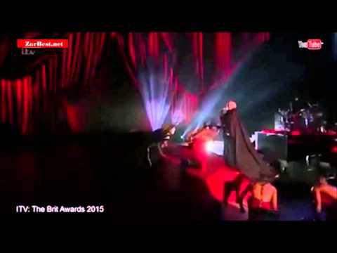 Старушка Мадонна упала на музыкальной премии Brit Awards 2015 Старушка Мадонна упала на музыкальной премии Brit Awards 2015