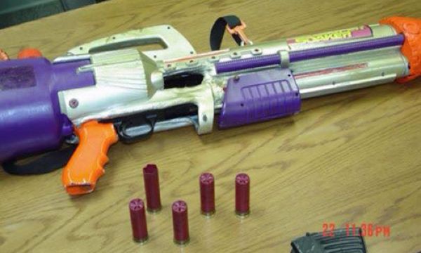 Игрушечные копии настоящих пистолетов игрушечные копии оружия, что то не так в пендосии