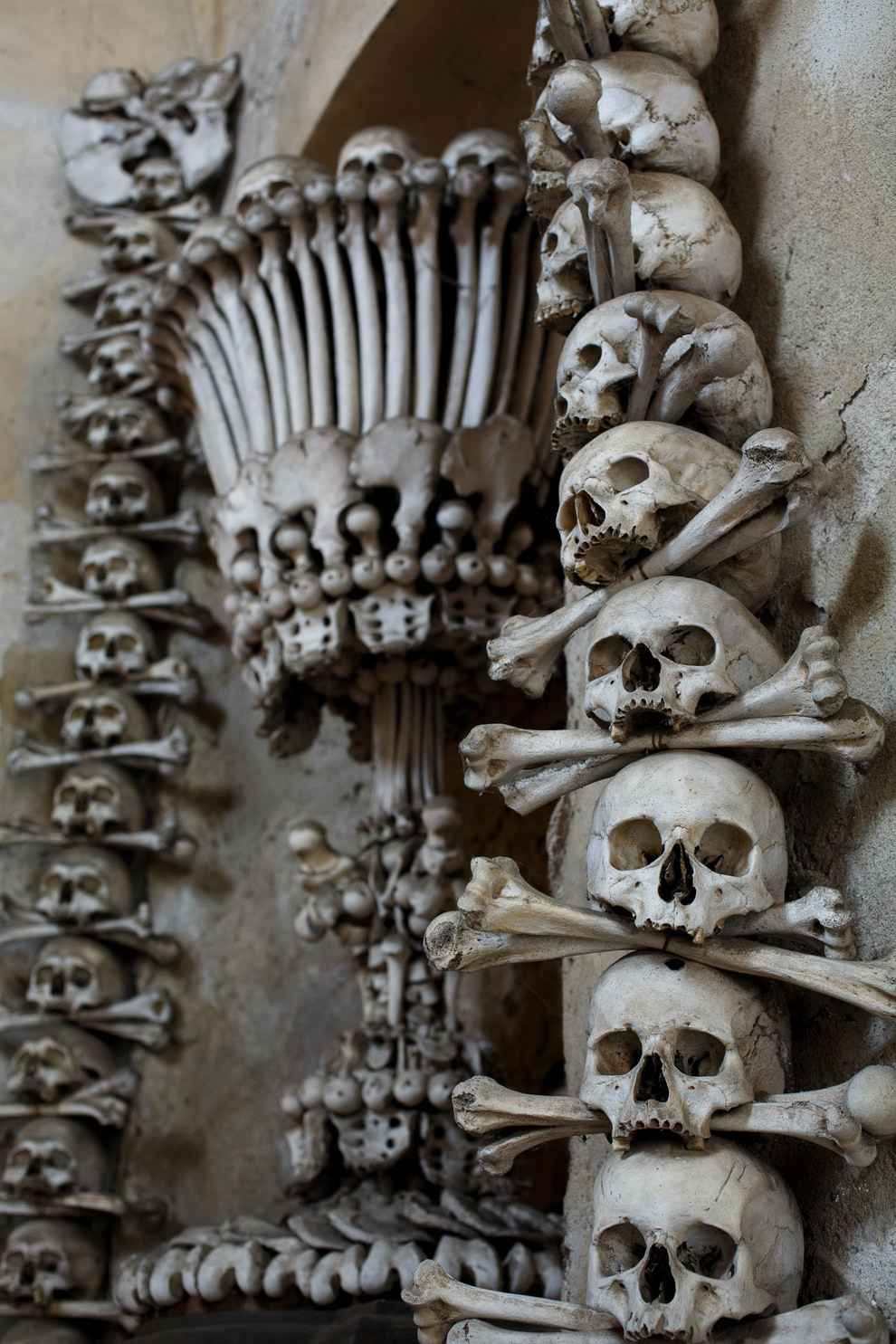 "В Чехии, в Седлеце, есть очень известная церковь, разукрашенная костями, - Кутна Гора". мертвые, мумии, смерть, фото