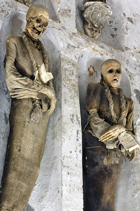 "А если кто-то просто ищет самое странное зрелище в мире - я всегда советую взглянуть на мумий в Палермо, Сицилия". мертвые, мумии, смерть, фото