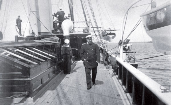 Александр III на палубе яхты. Финские шхеры. Конец 1880-х гг история, факты