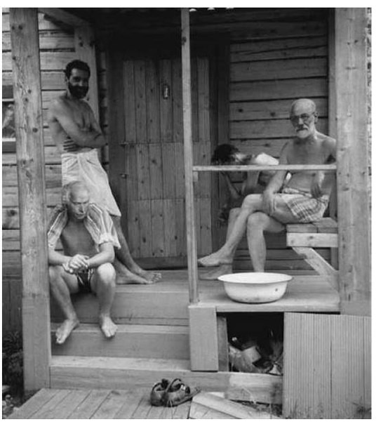 2. Зигмунд Фрейд и Карл Юнг отдыхают с друзьями после бани, 1907 год. история, фото