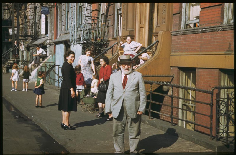 5. Еврейские жители нижней части Clinton Street субботним днём. 27 сентября 1941 года. история, нью-йорк, фото