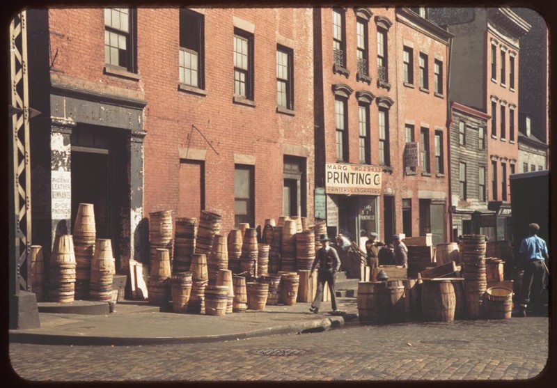 15. Рабочий уголок на Pearl Street. 7 октября 1942 года. история, нью-йорк, фото